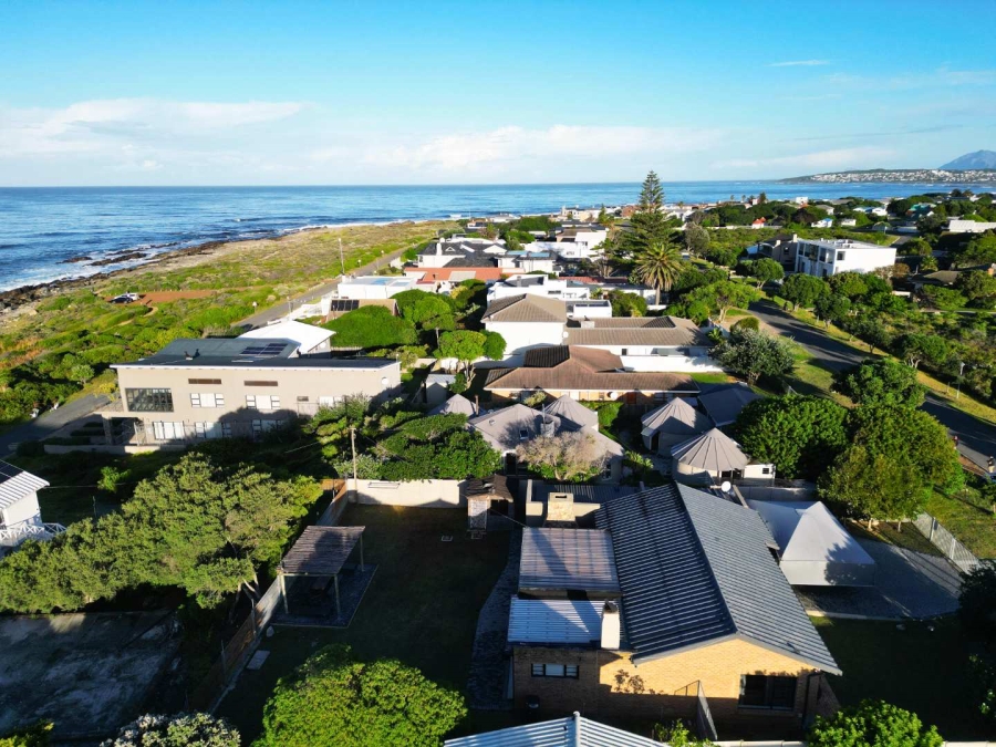 4 Bedroom Property for Sale in Sandbaai Western Cape